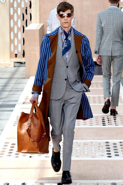 Look 12